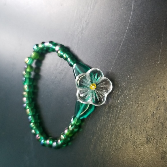 Handmade flower bracelet. - Picture 7 of 8